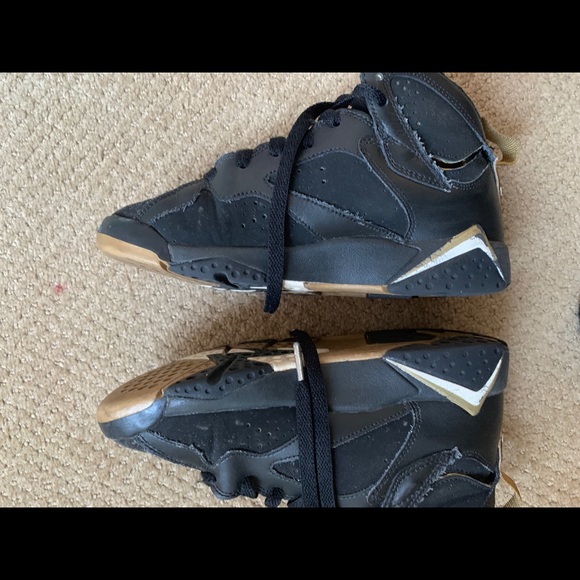 Jordan 7s blk and gold size 4 - Picture 2 of 4